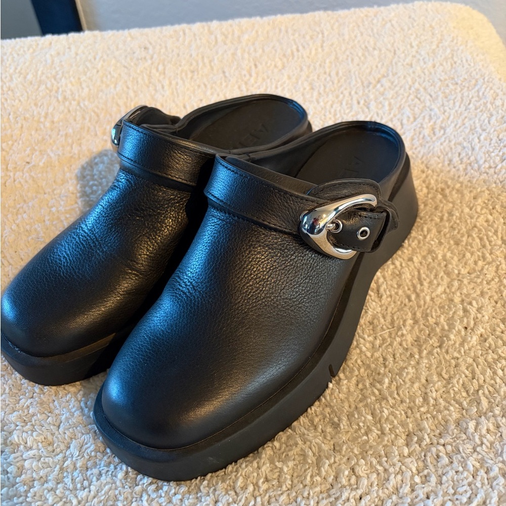 Naturalizer Black Leather Clog Mules with Silver Buckle size 7